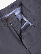 Pantalón chino gris