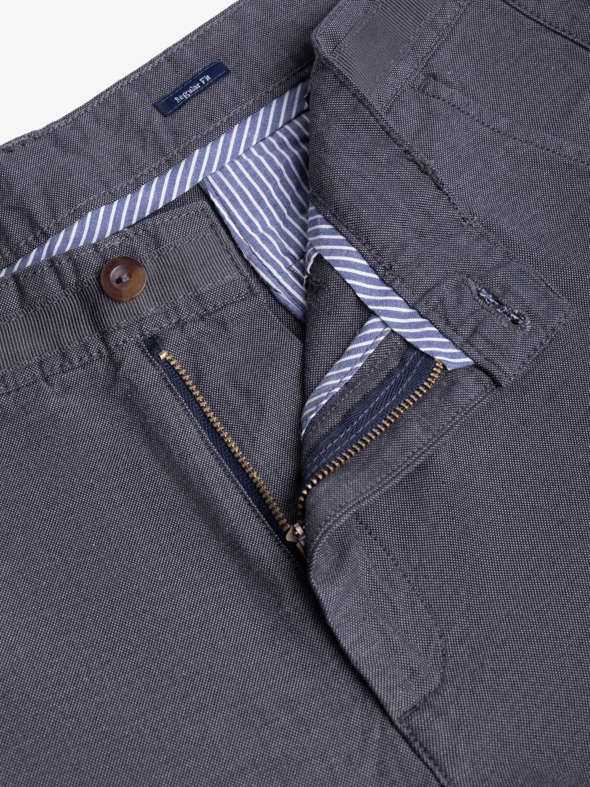 Pantalón chino gris