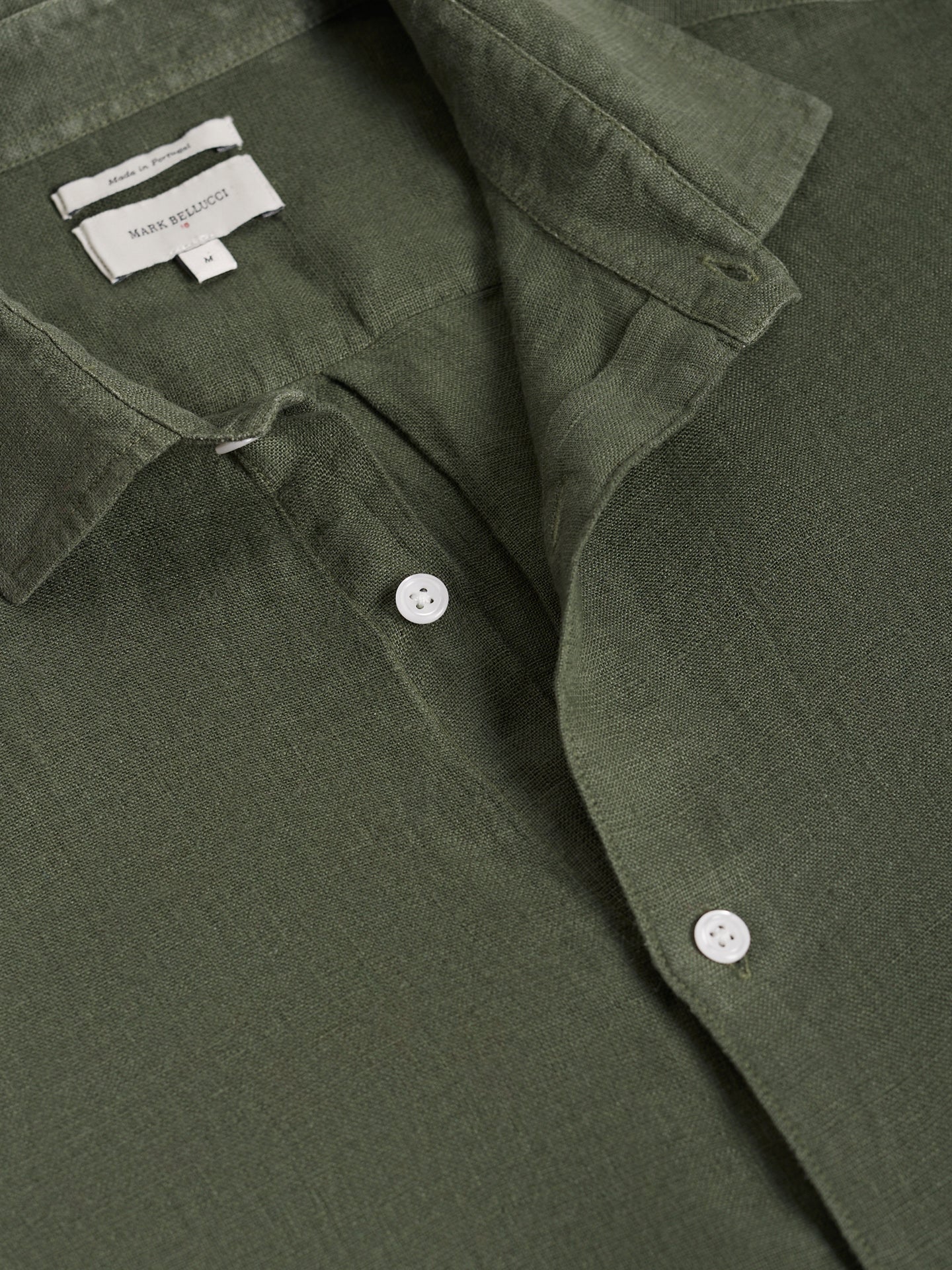 Camisa de corte entallado de lino verde de Mr. Blue